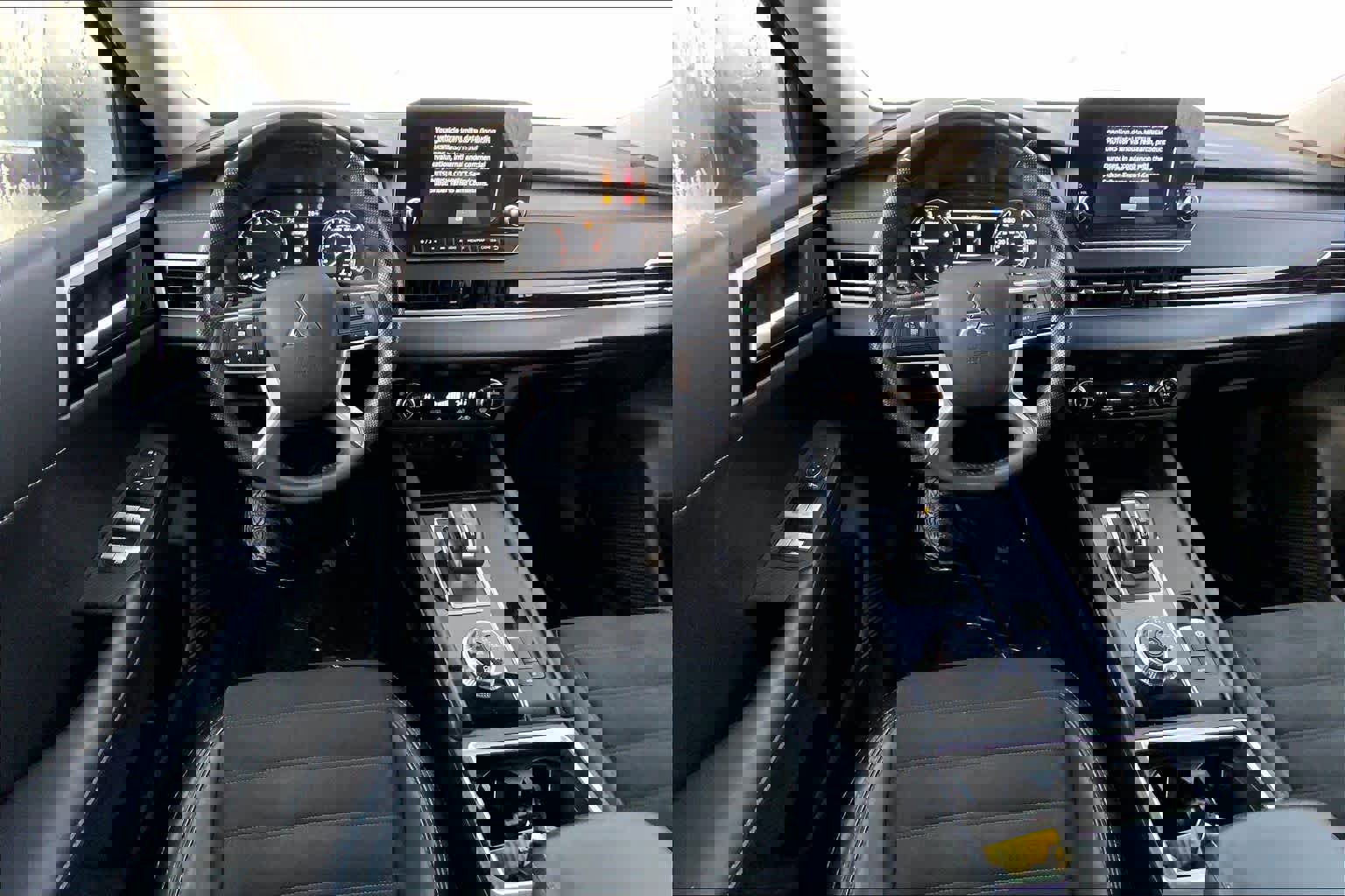 Used 2024 Mitsubishi Outlander SE image 6