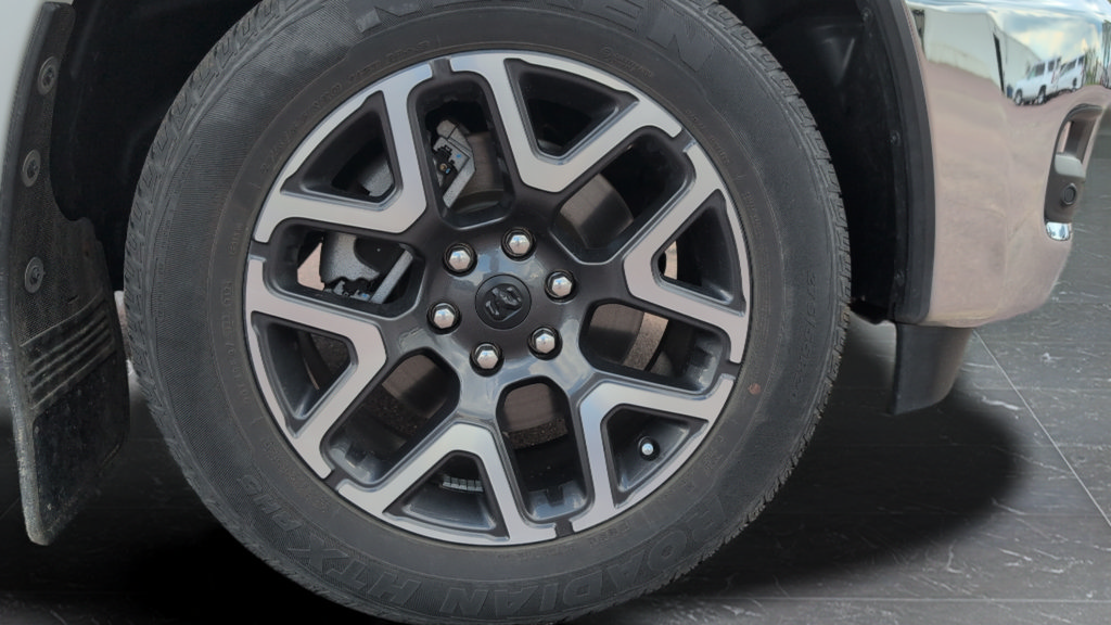 Used 2025 RAM 1500 Laramie AWD/4WD image 33