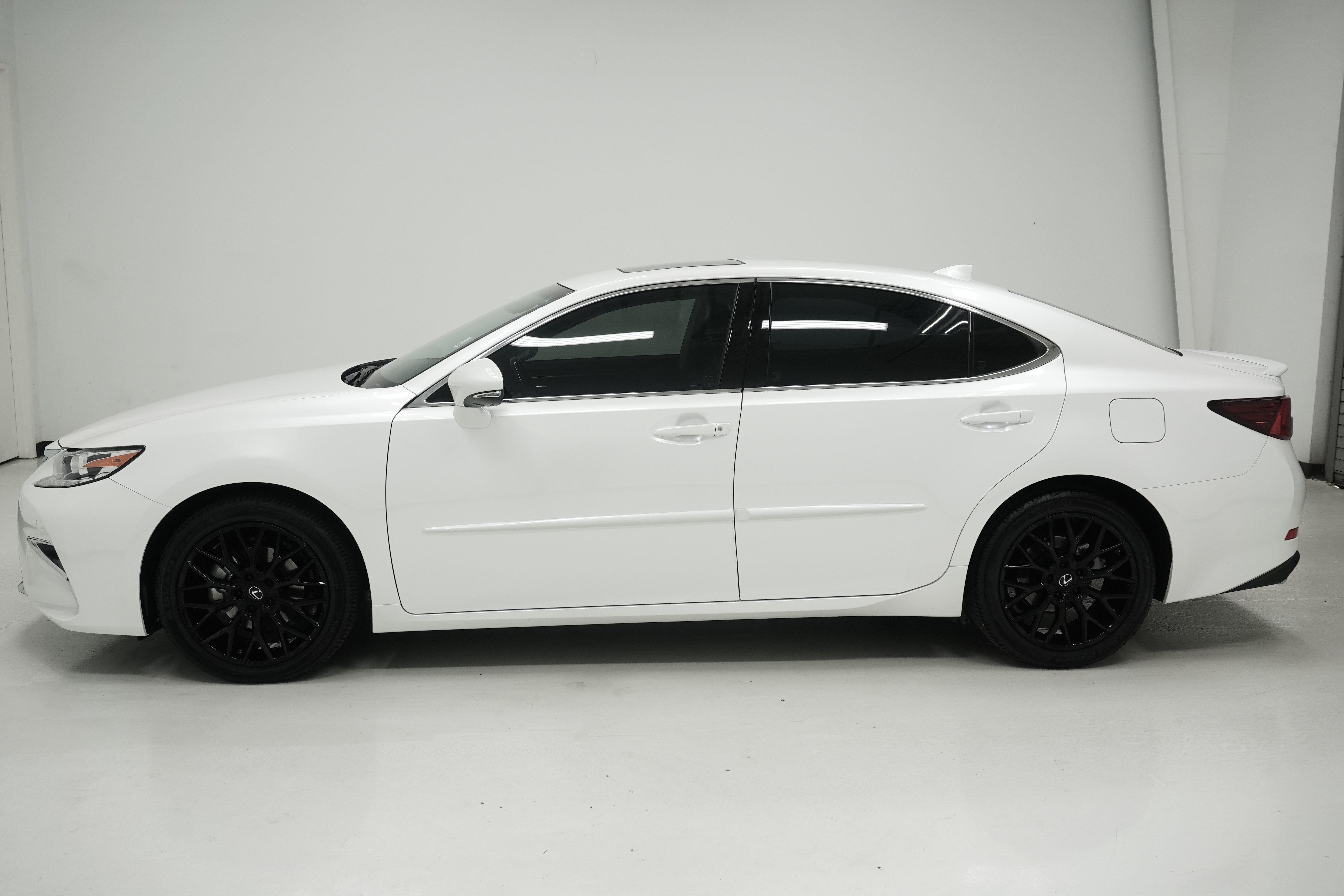 Used 2017 Lexus ES 350 w/ Luxury Package FWD image 7