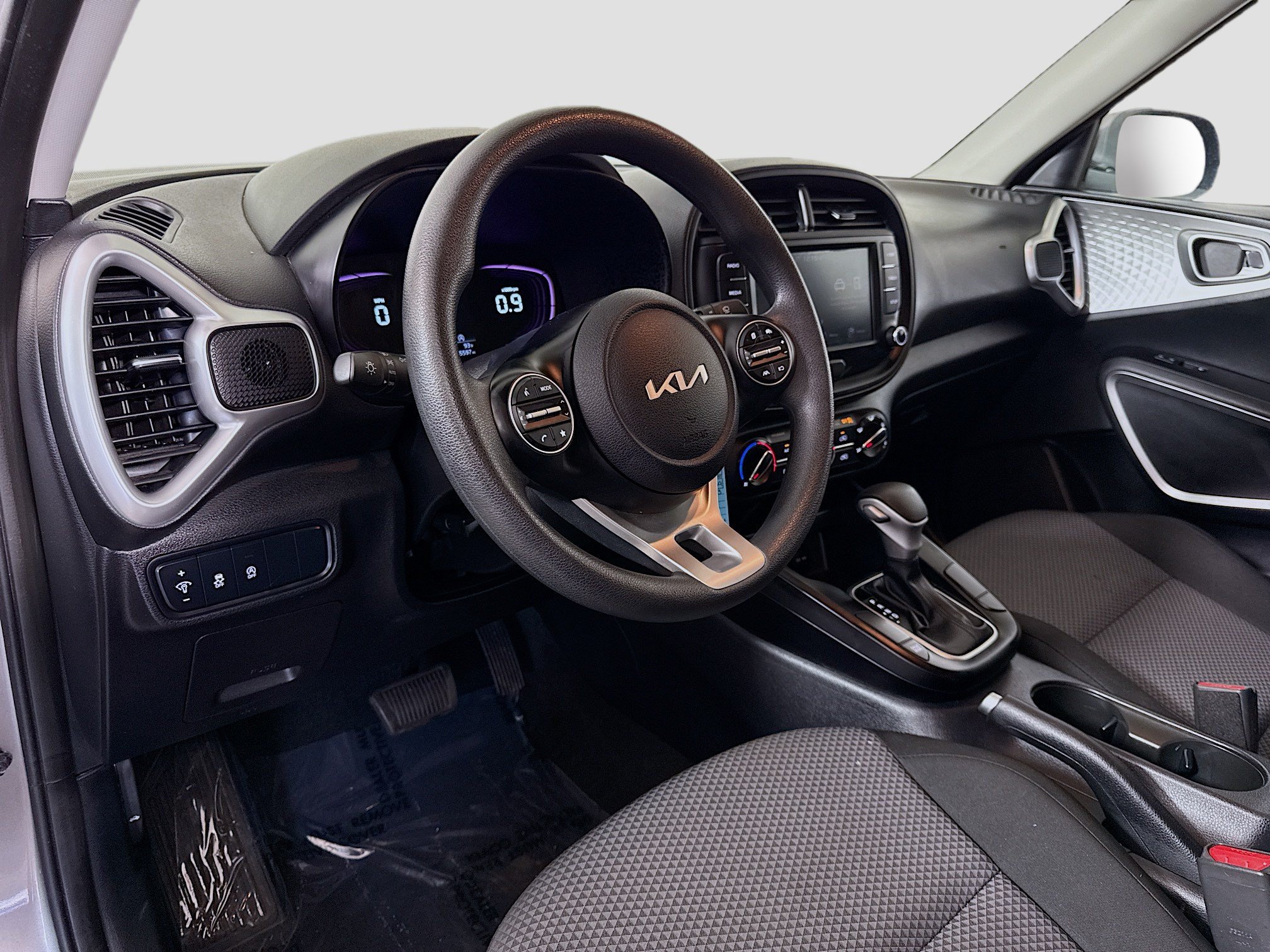Used 2023 Kia Soul LX w/ Option Group 015 FWD image 22