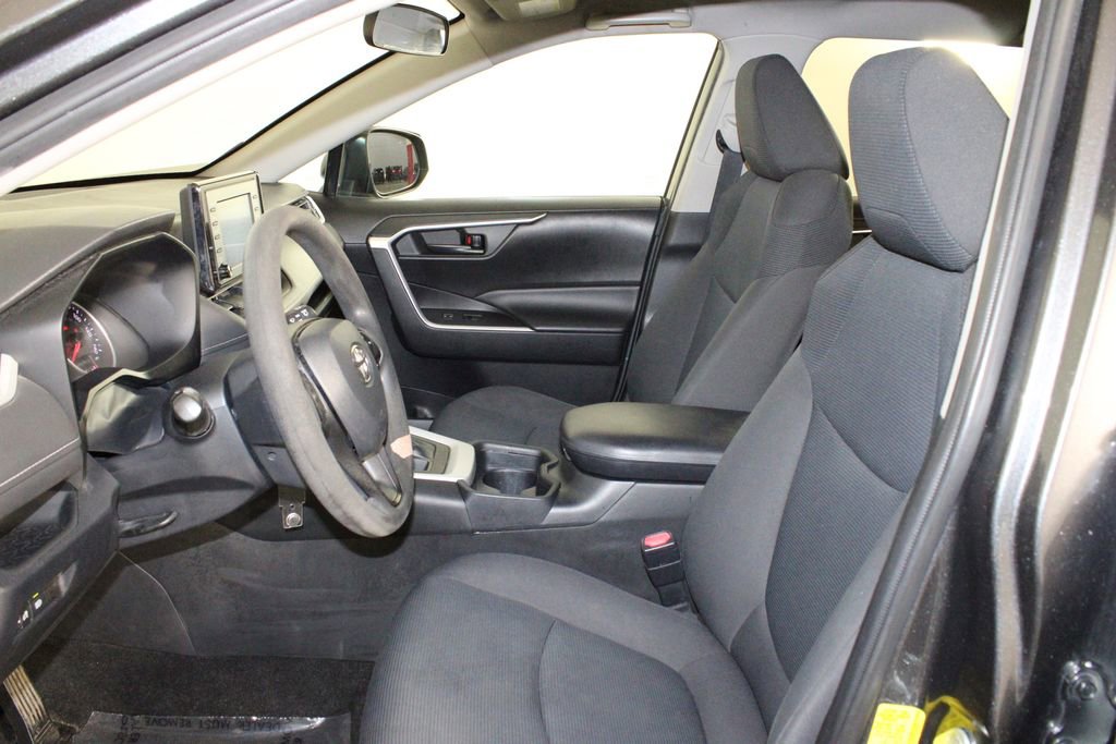 Used 2020 Toyota RAV4 LE image 10