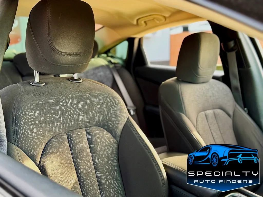 Used 2015 Chrysler 200 Limited w/ Convenience Group FWD image 16