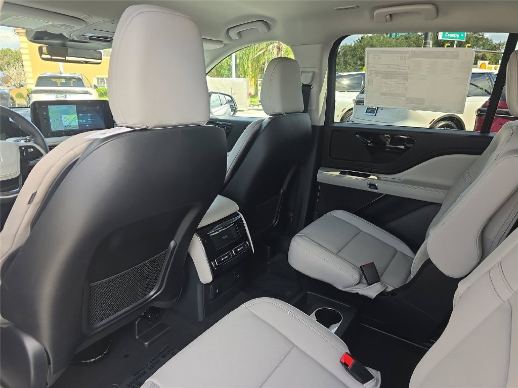 New 2027 Lincoln Aviator 2WD image 11