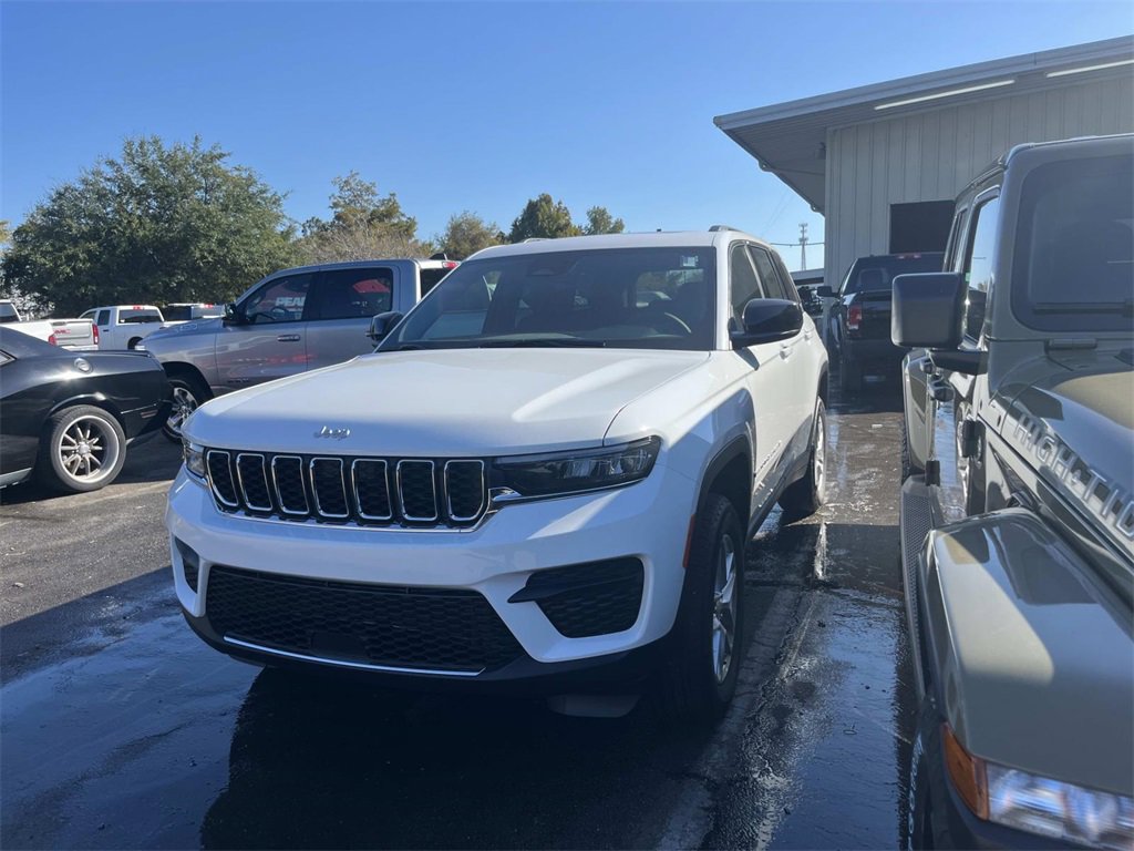 New 2025 Jeep Grand Cherokee Laredo X w/ Luxury Tech Group I image 1