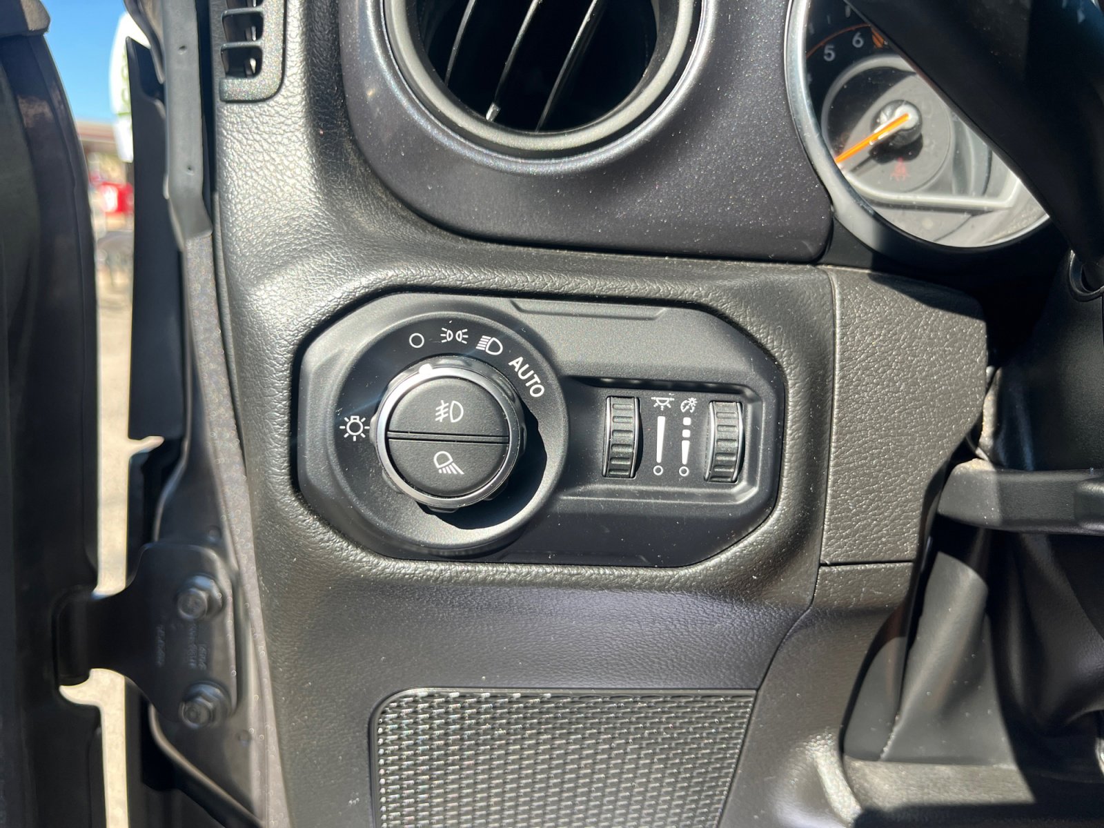 Used 2022 Jeep Gladiator Sport image 33