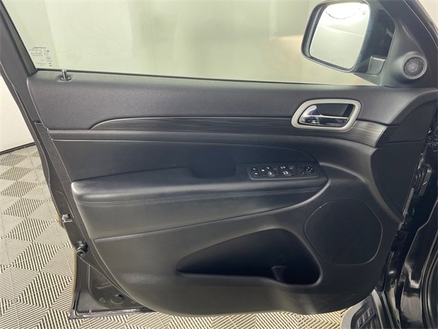 Used 2021 Jeep Grand Cherokee Laredo image 14