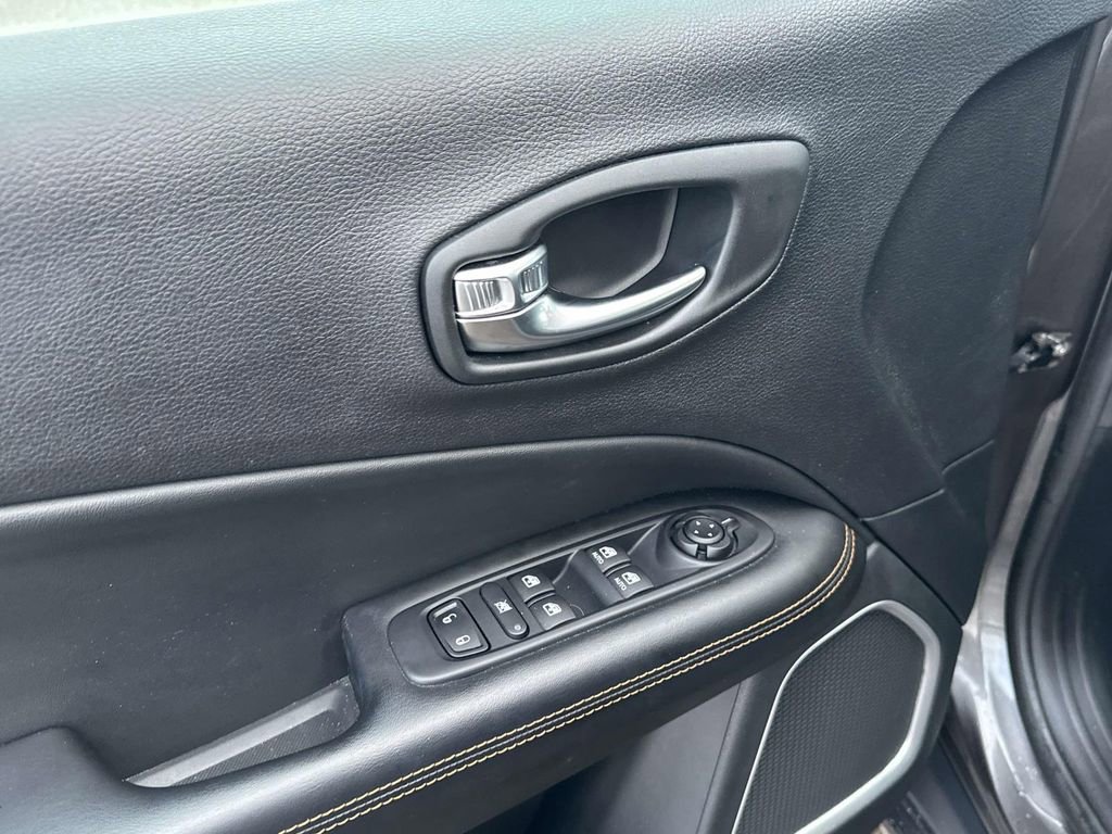 Used 2020 Jeep Compass Limited w/ Rear Convenience Group image 18