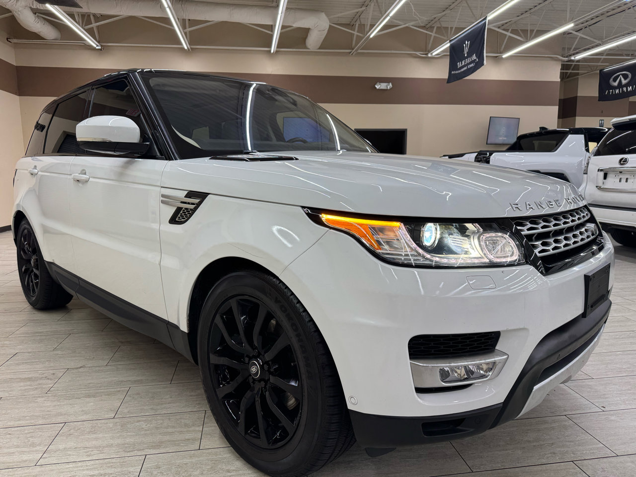 Used 2017 Land Rover Range Rover Sport HSE image 13