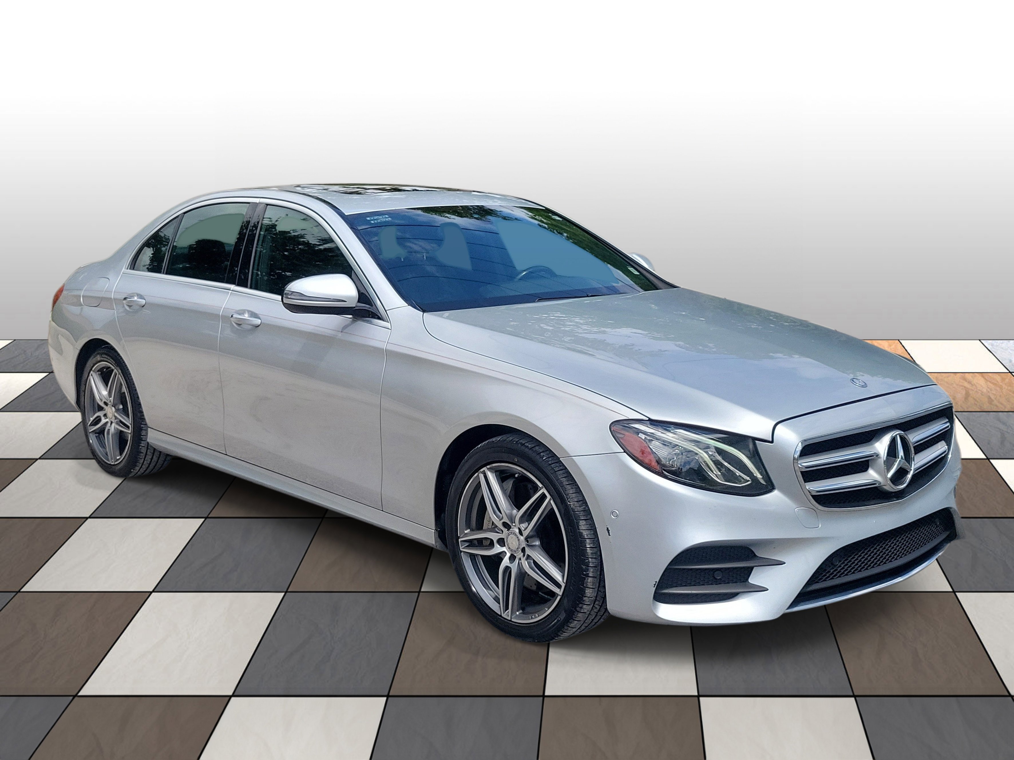 Used 2017 Mercedes-Benz E 300 4MATIC image 3