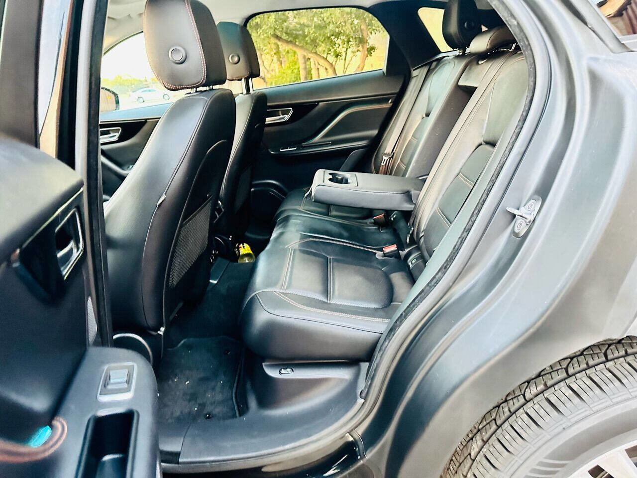 Used 2017 Jaguar F-PACE Prestige image 27