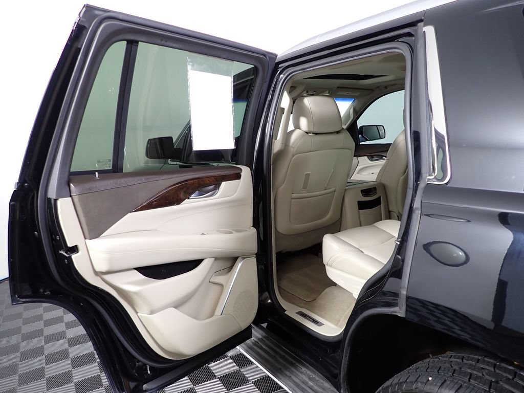 Used 2015 Cadillac Escalade Luxury AWD/4WD image 35