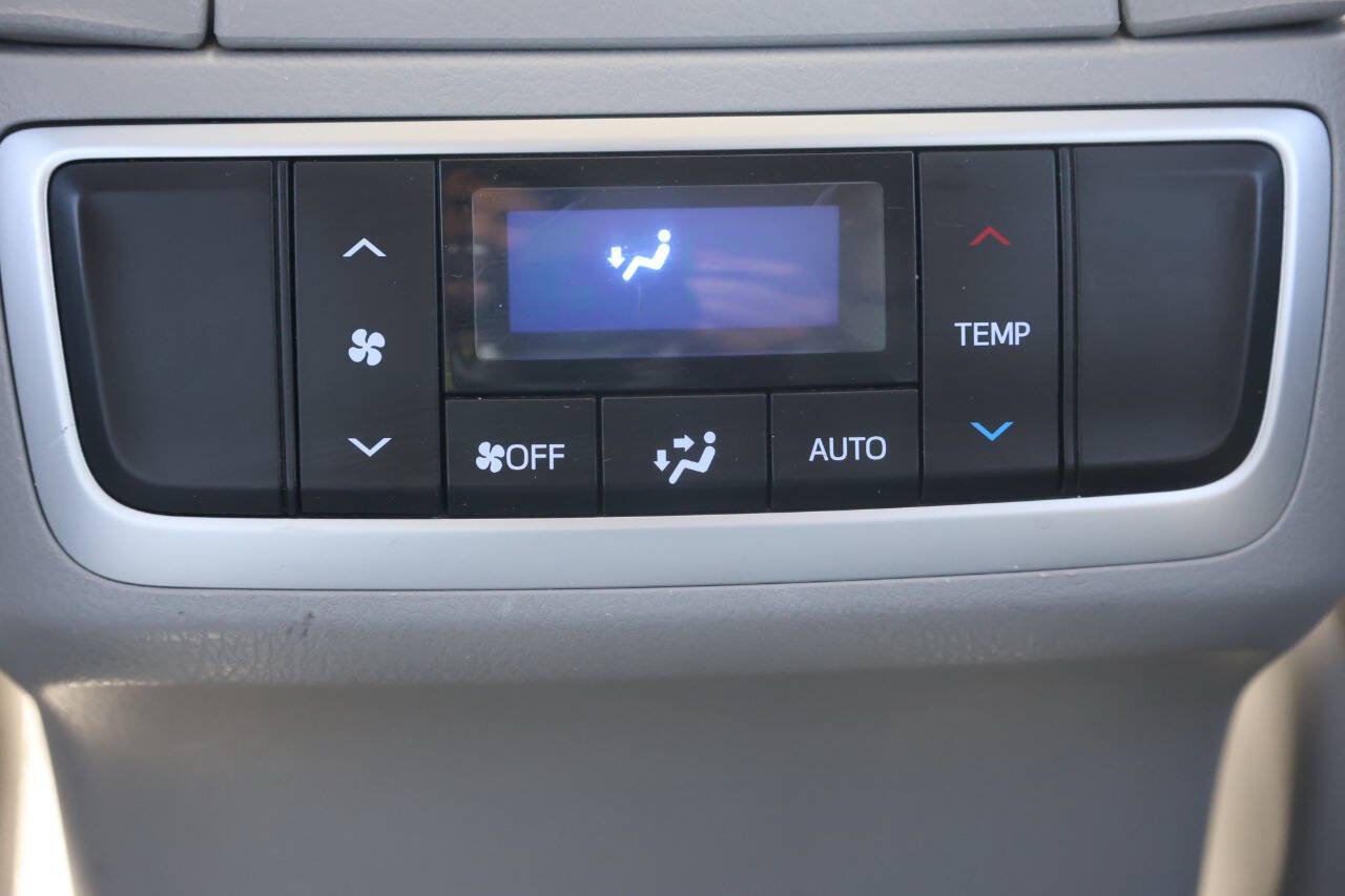 Used 2016 Toyota Highlander XLE AWD/4WD image 22