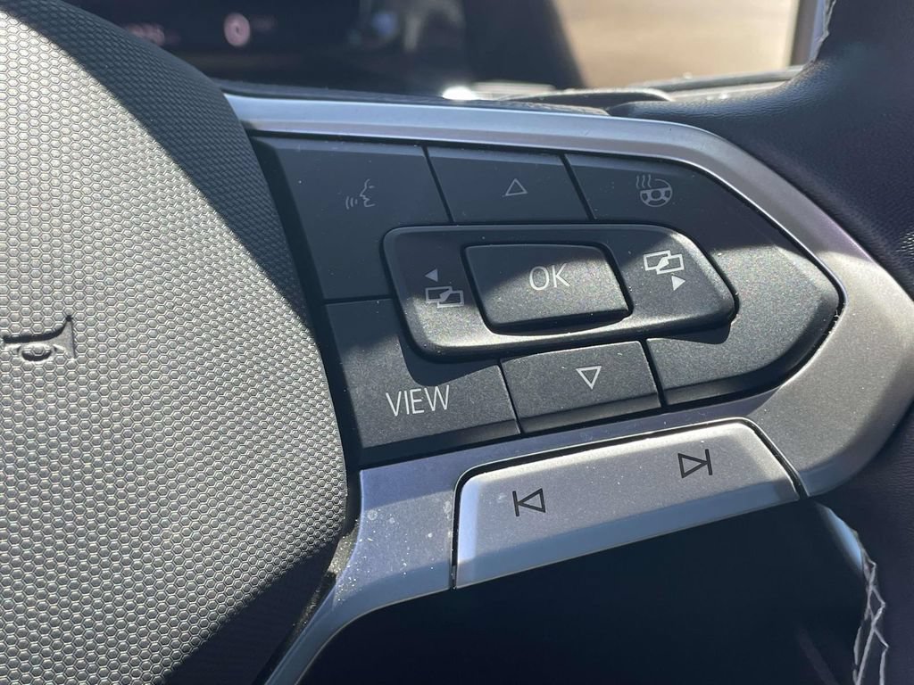Certified 2025 Volkswagen Atlas SE FWD image 23