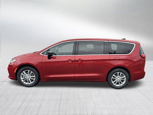 New 2026 Chrysler Pacifica Select image 8