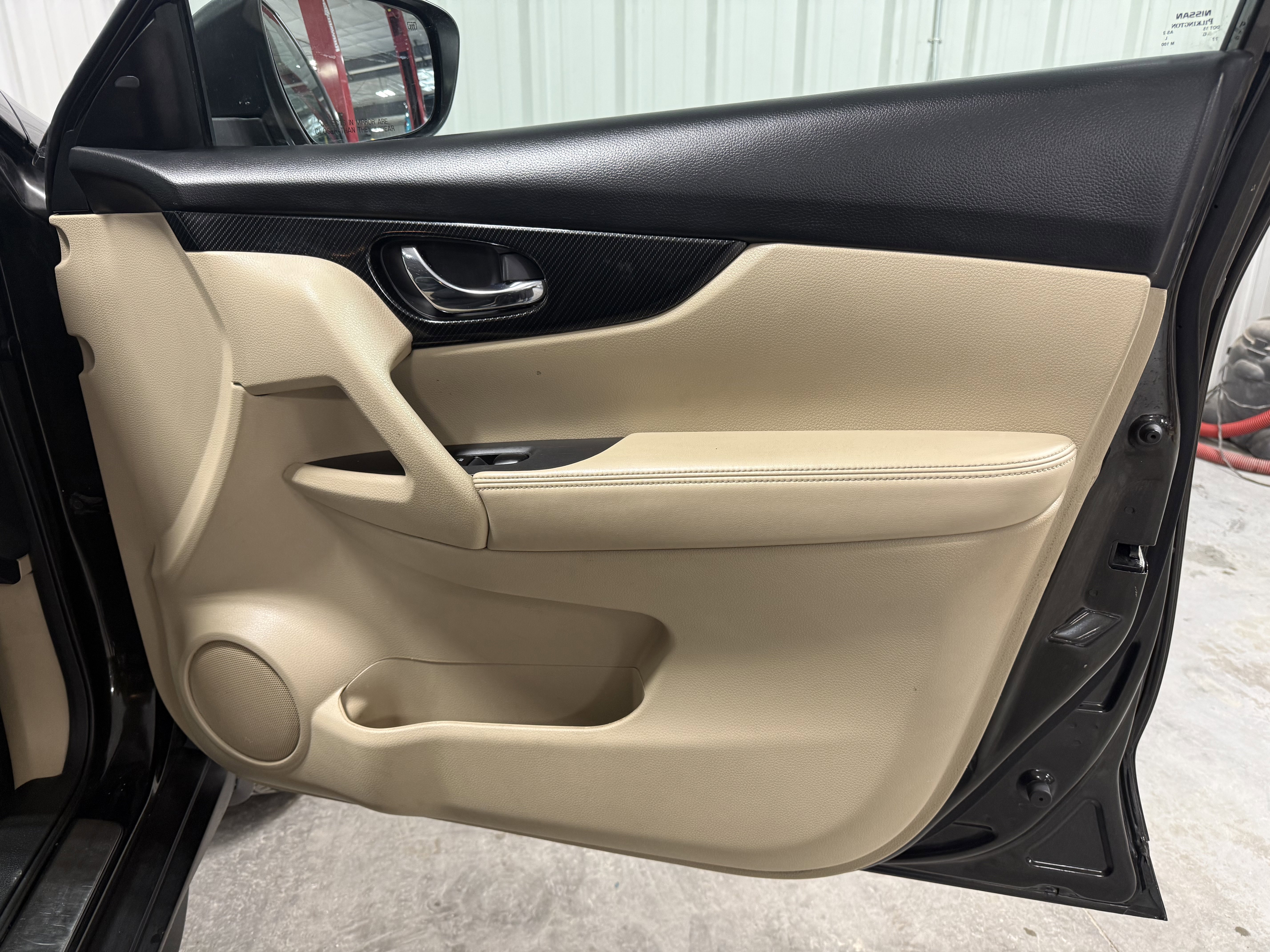 Used 2017 Nissan Rogue SL w/ SL Premium Package image 12