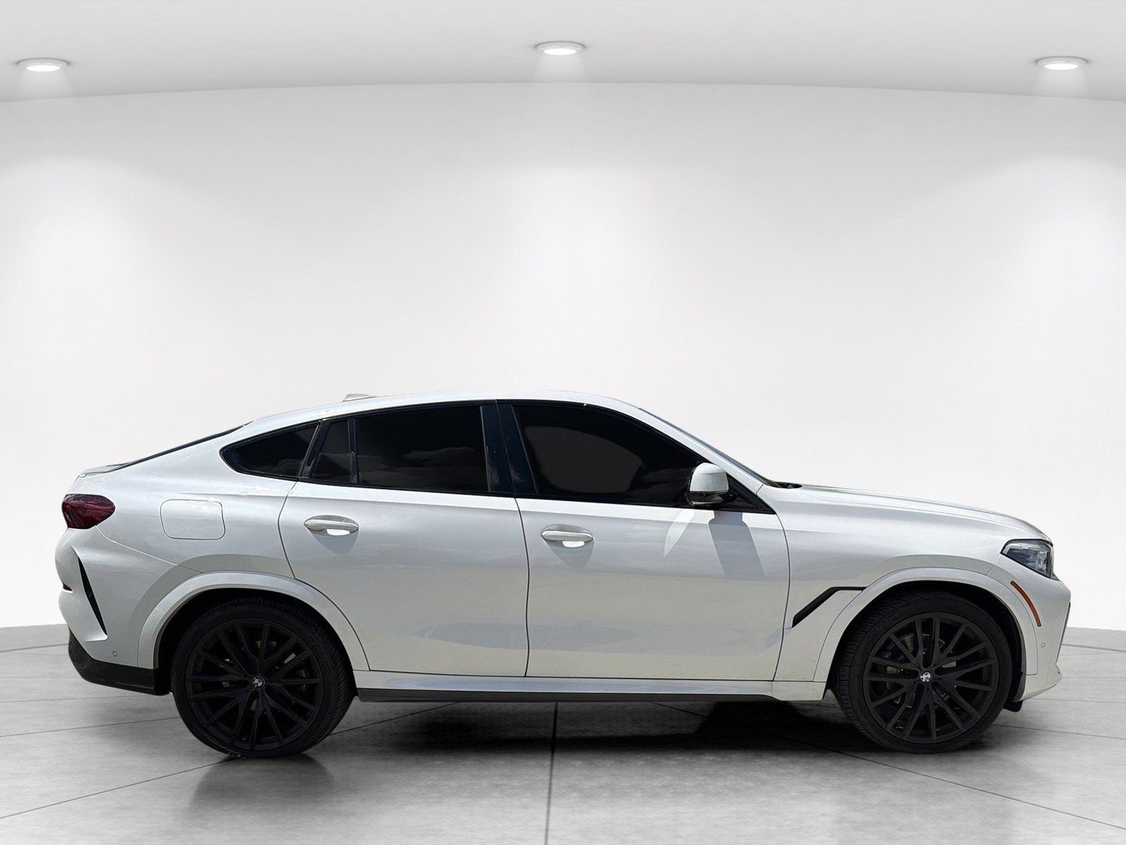 Used 2022 BMW X6 xDrive40i w/ Executive Package AWD/4WD image 3