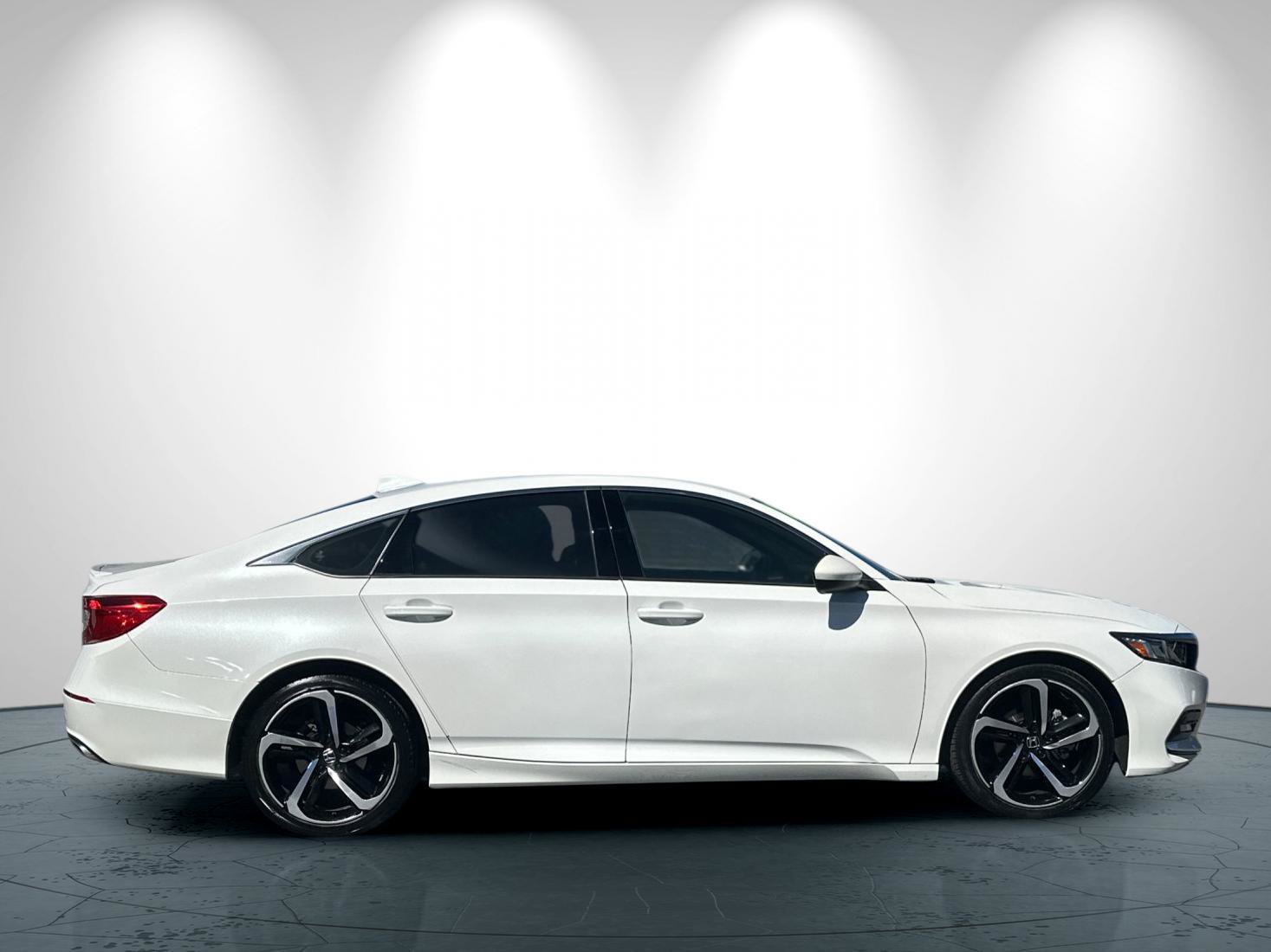 Used 2018 Honda Accord Sport image 3