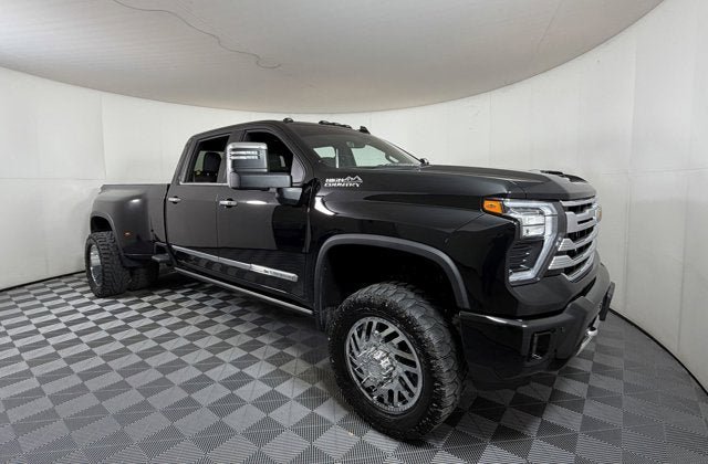 Used 2024 Chevrolet Silverado 3500 High Country w/ Technology Package AWD/4WD image 1