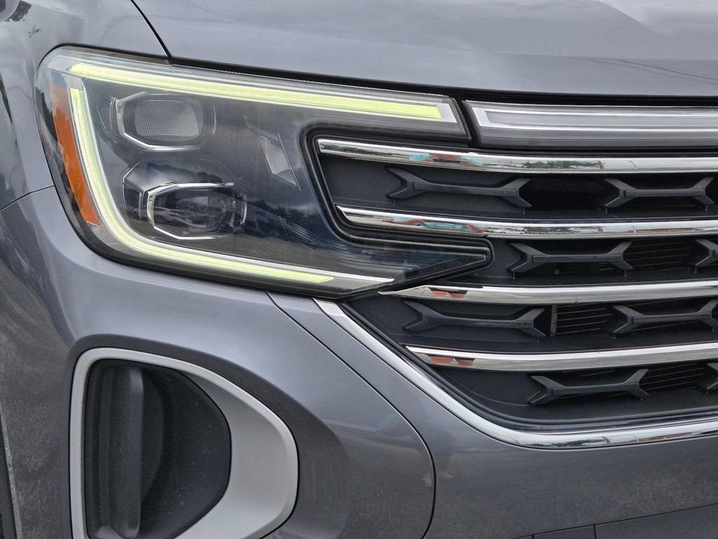 Used 2025 Volkswagen Atlas SE FWD image 2