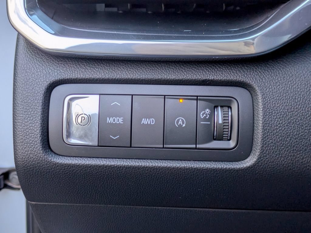 New 2026 GMC Acadia Denali Ultimate w/ LPO, Floor Liner Package AWD/4WD image 25