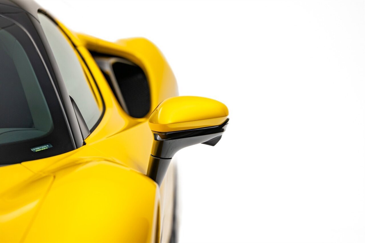 Used 2023 Ferrari SF90 Spider image 14
