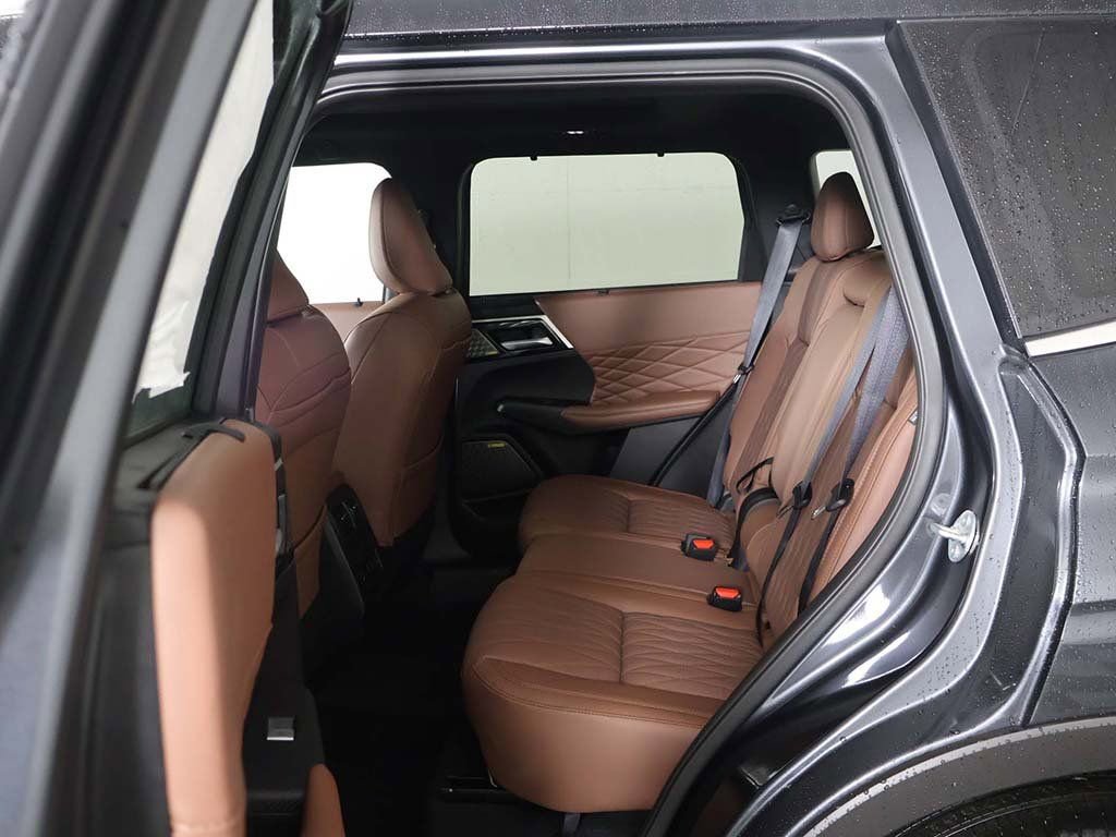 New 2026 Mitsubishi Outlander SEL image 34