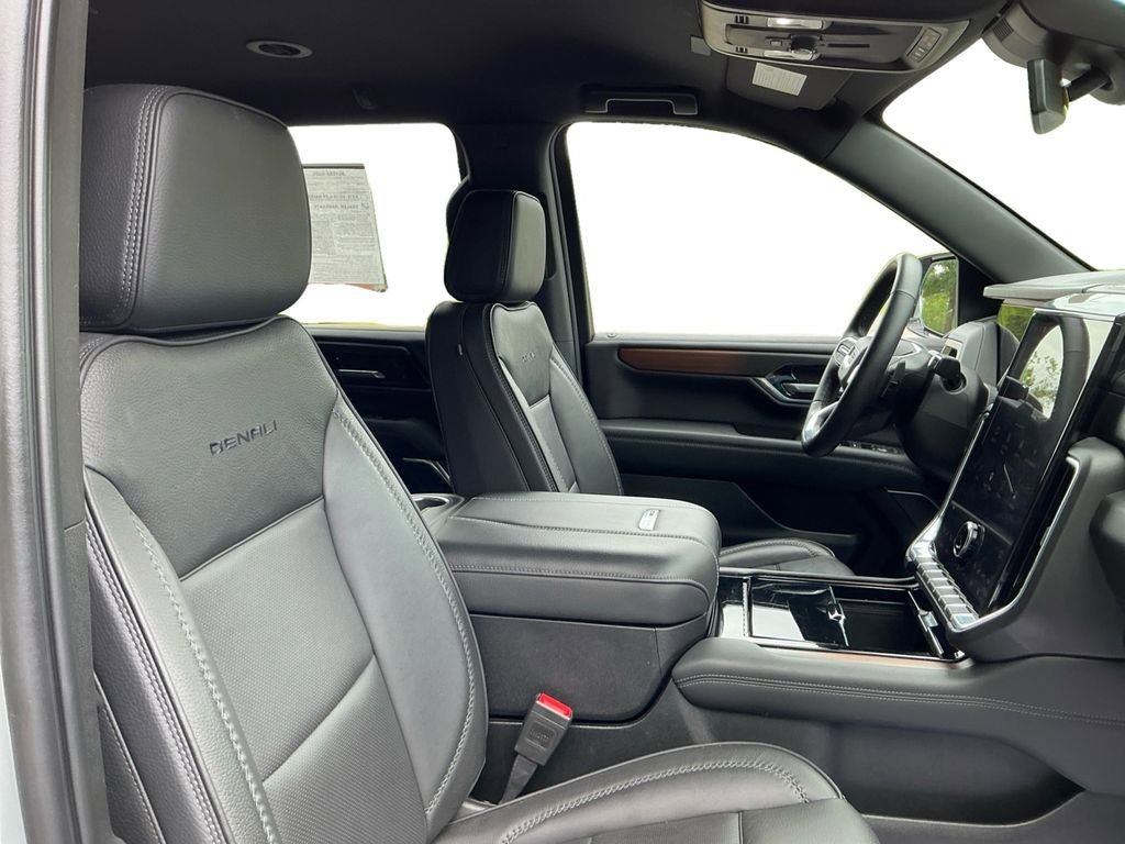Used 2025 GMC Yukon Denali AWD/4WD image 15