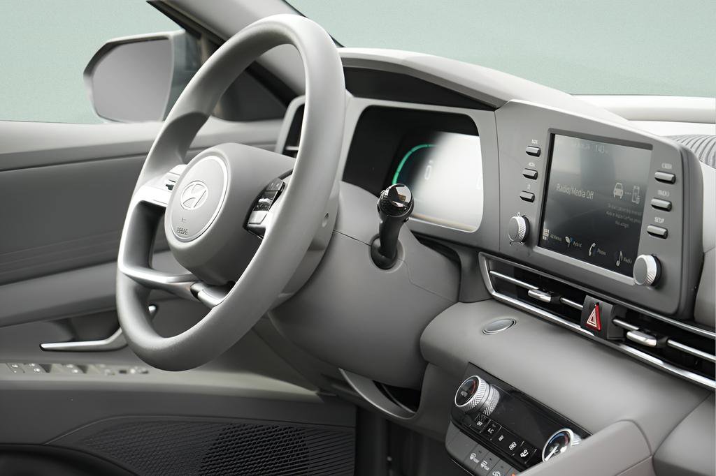 Certified 2025 Hyundai Elantra Blue FWD image 13