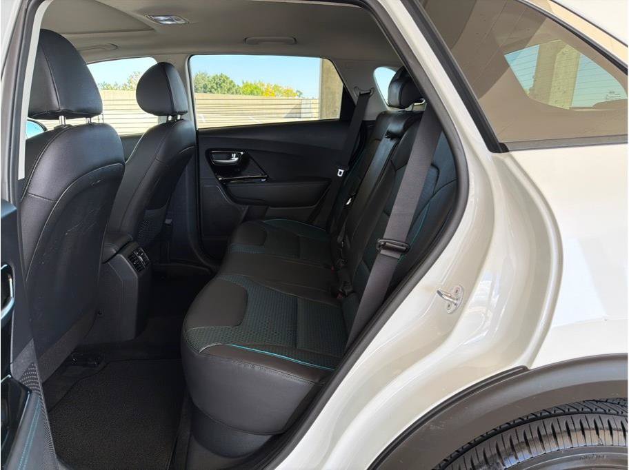 Used 2020 Kia Niro EX Premium w/ Cold Weather Package FWD image 11