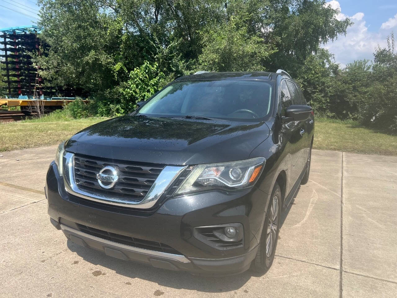 Used 2018 Nissan Pathfinder SV AWD/4WD image 1