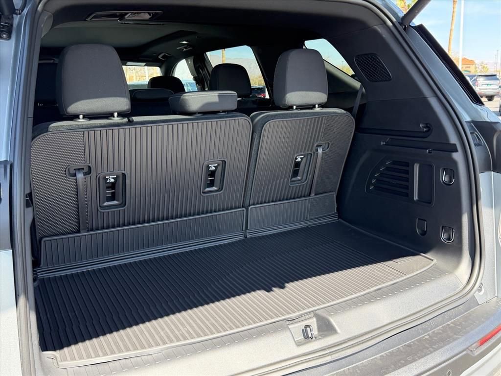 New 2026 Chevrolet Traverse LT w/ Sun and Wheel Package image 8
