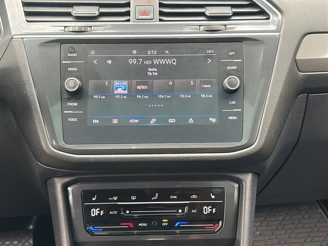 Used 2023 Volkswagen Tiguan SE w/ Panoramic Sunroof Package FWD image 21