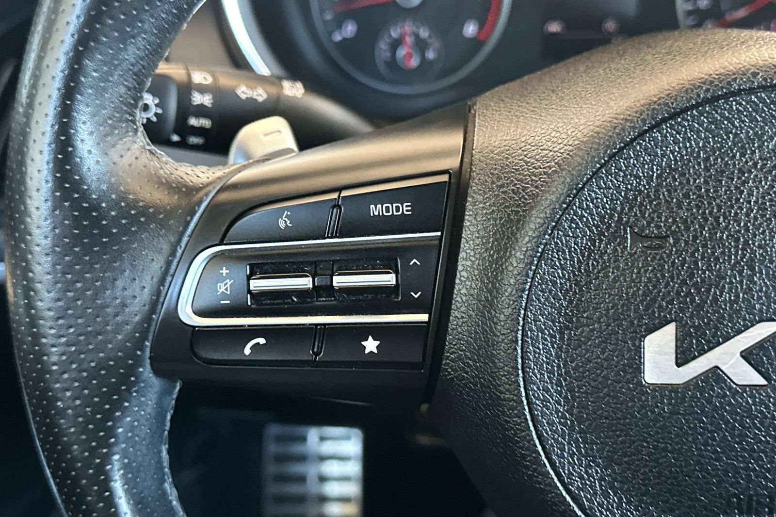 Used 2022 Kia Stinger GT1 RWD image 25