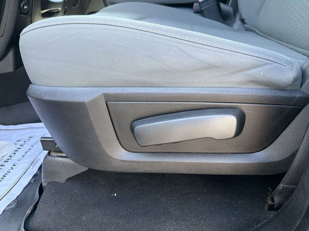 Used 2020 RAM 1500 Classic SLT RWD image 18