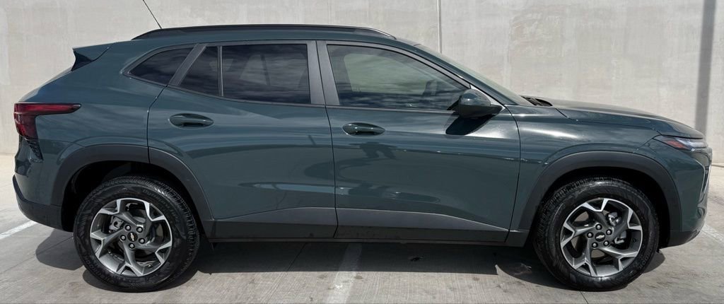 Used 2025 Chevrolet Trax LT w/ Driver Confidence Package image 3