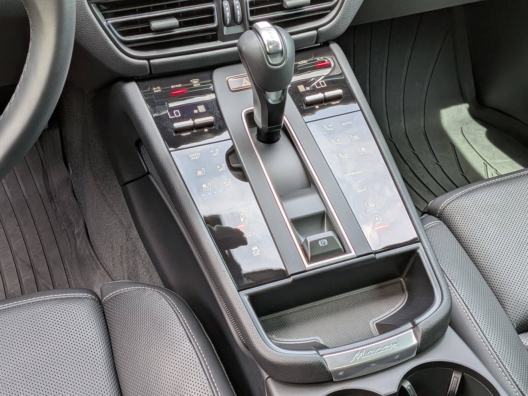Certified 2025 Porsche Macan S AWD/4WD image 18