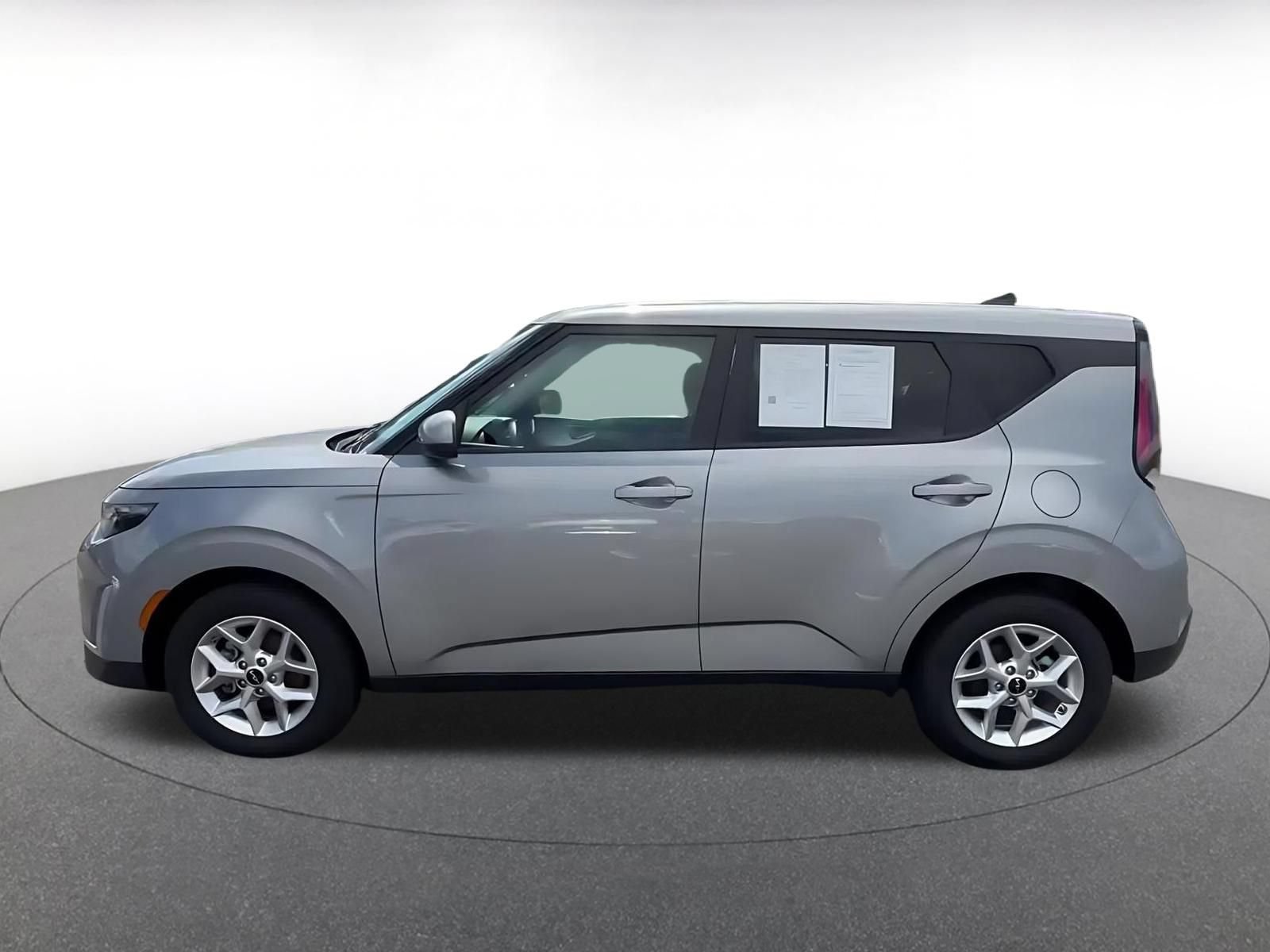 Used 2025 Kia Soul LX w/ LX Technology Package FWD image 8