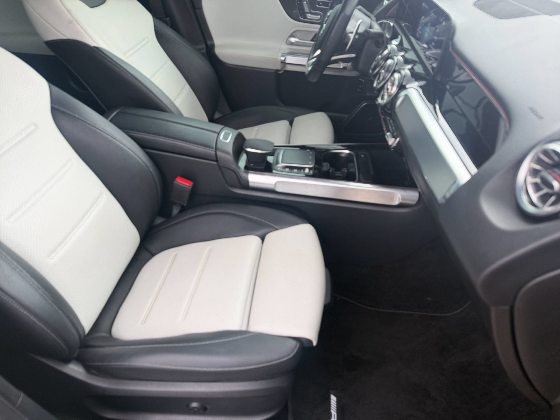 Used 2021 Mercedes-Benz GLB 35 AMG 4MATIC image 10