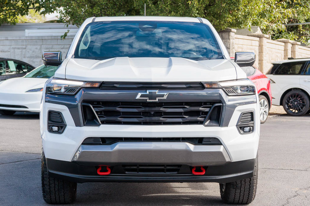 Used 2025 Chevrolet Colorado Z71 w/ Technology Package AWD/4WD image 15