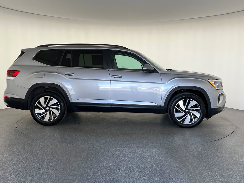 Used 2025 Volkswagen Atlas SE image 2