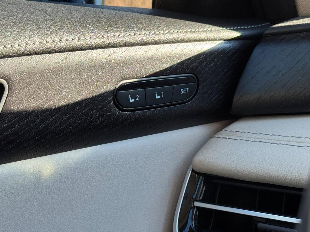 Used 2023 INFINITI QX60 Sensory w/ Vision Package image 16