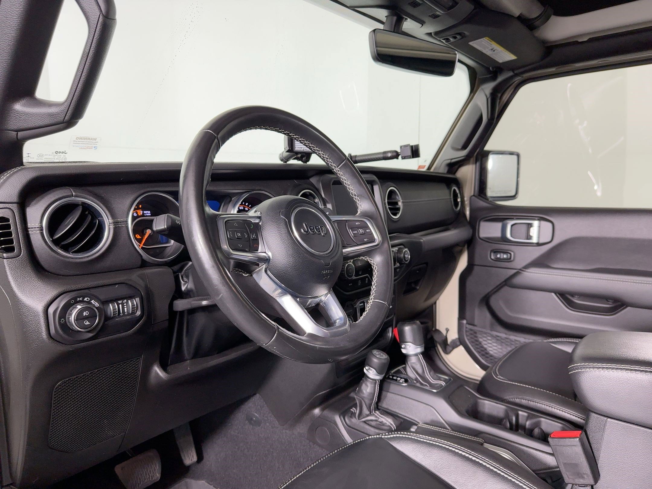 Used 2022 Jeep Gladiator Overland w/ Popular Equipment Package image 3