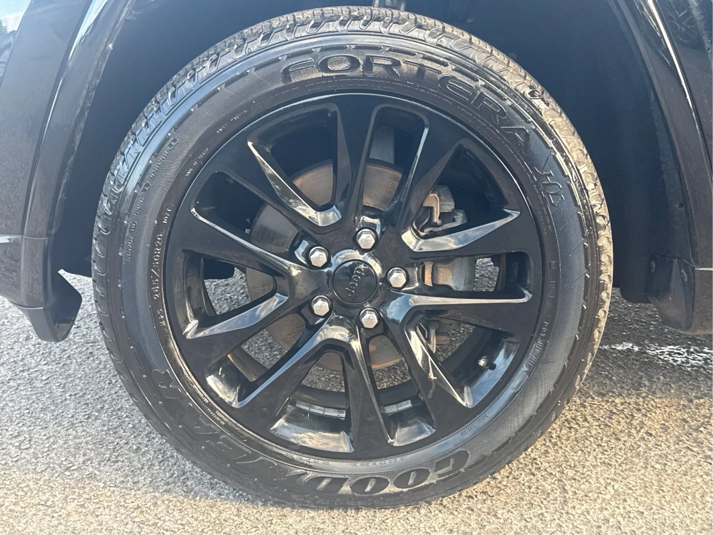 Used 2019 Jeep Grand Cherokee Altitude AWD/4WD image 10