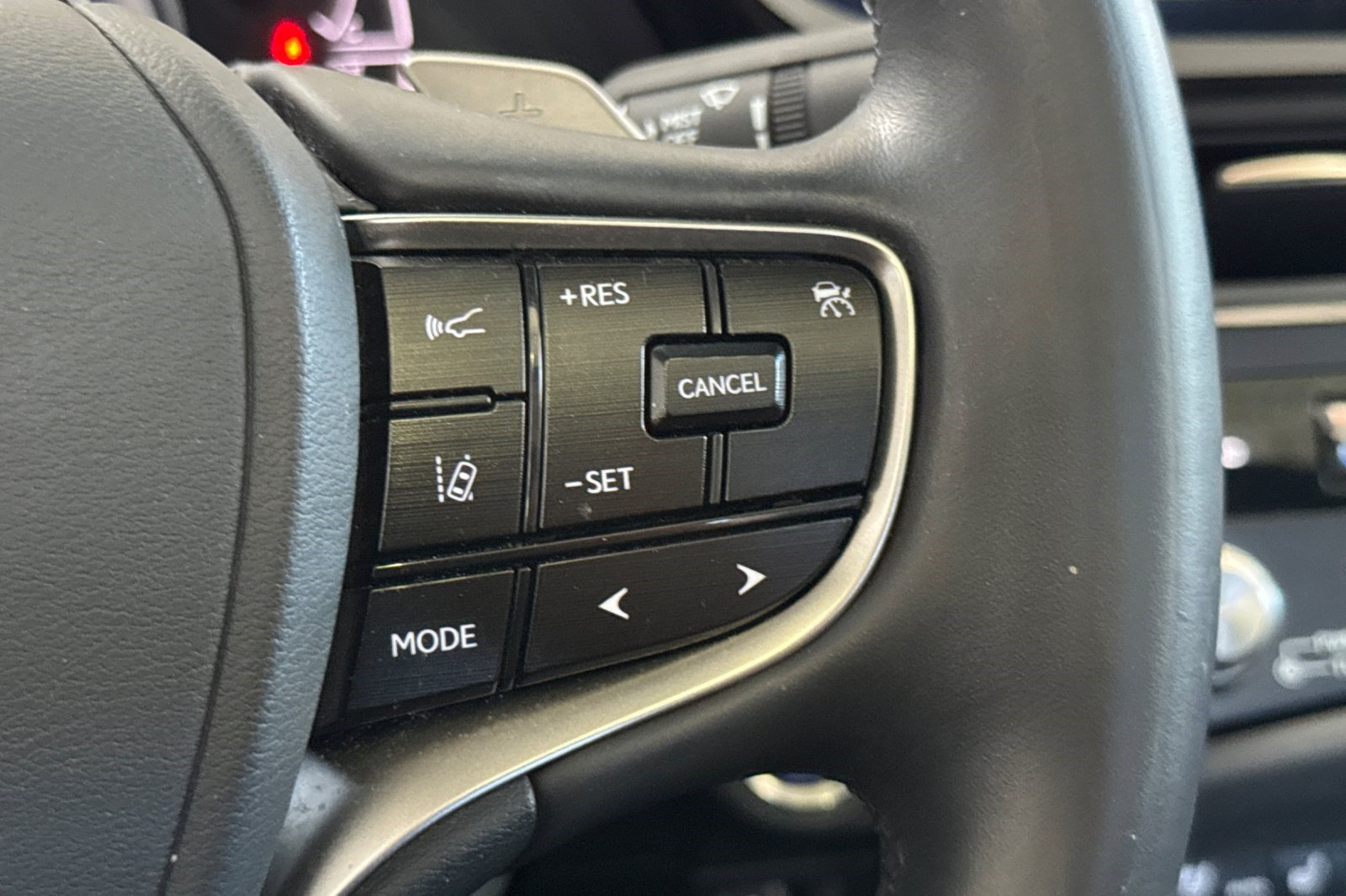 Certified 2022 Lexus ES 300h w/ Premium Package FWD image 31