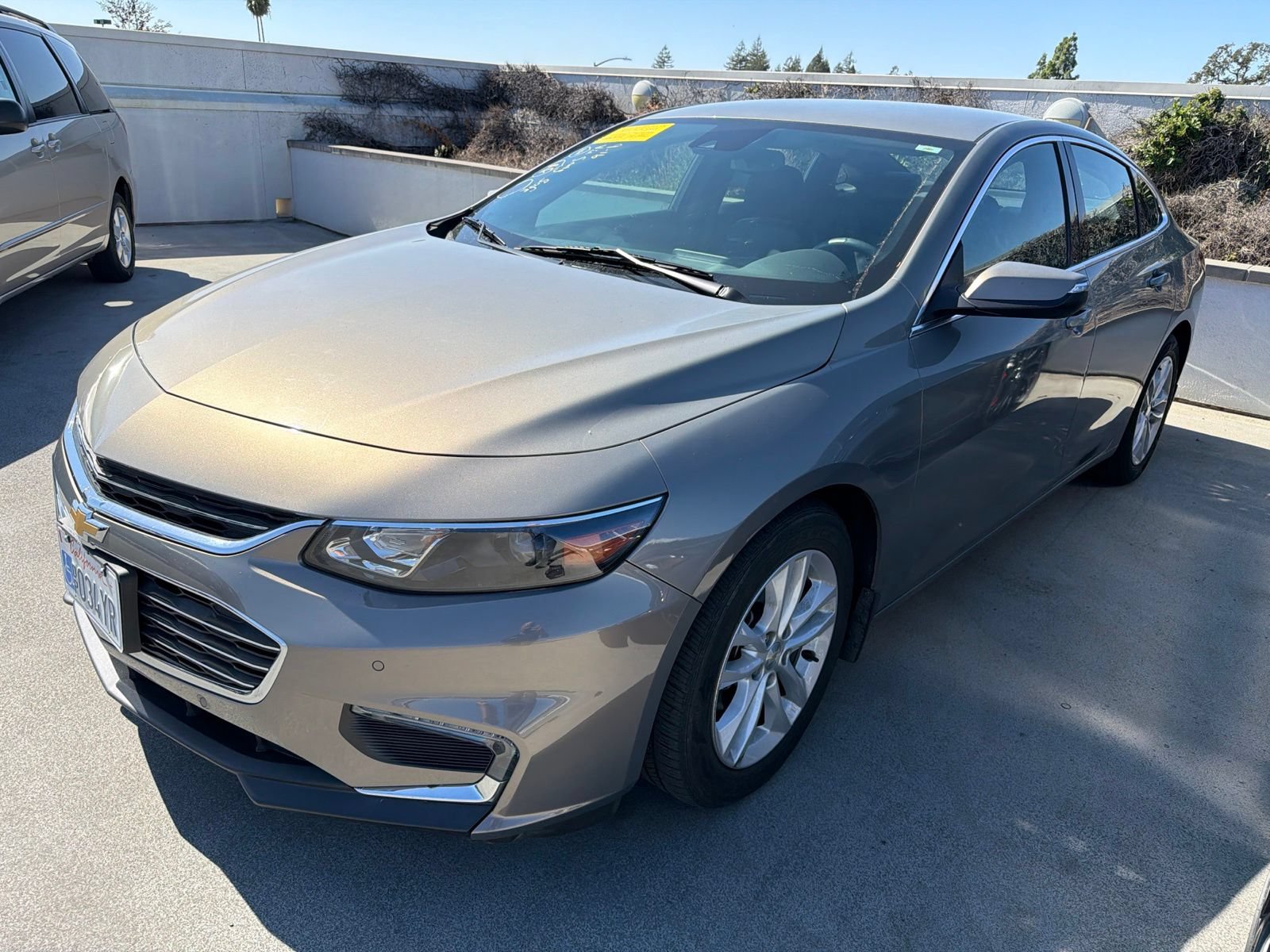 Used 2017 Chevrolet Malibu LT w/ Leather Package FWD image 2