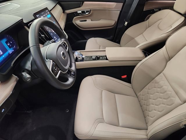 New 2026 Volvo XC90 B6 Plus w/ Protection Package Premier image 14