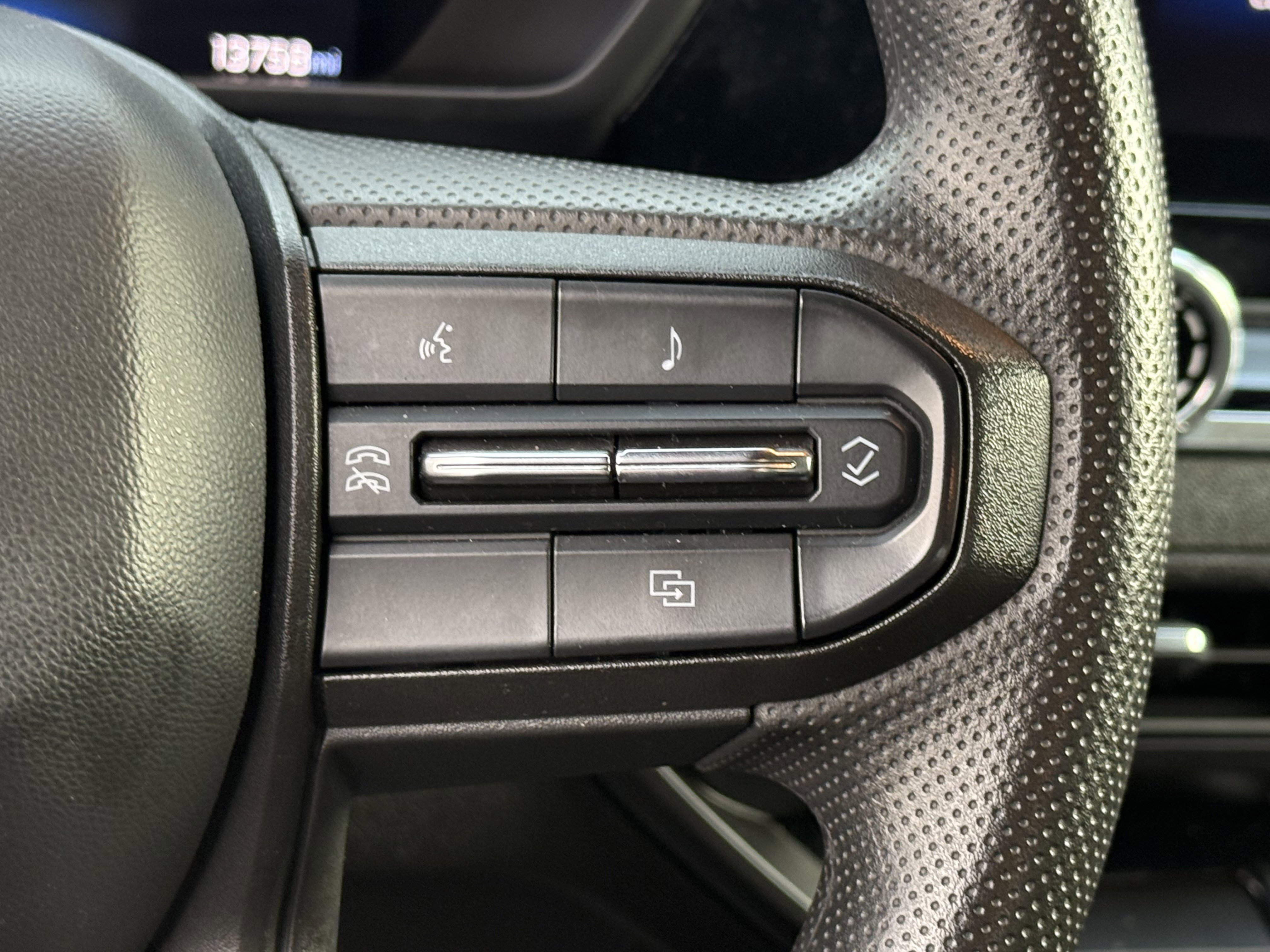 Used 2024 Chevrolet Colorado W/T image 17