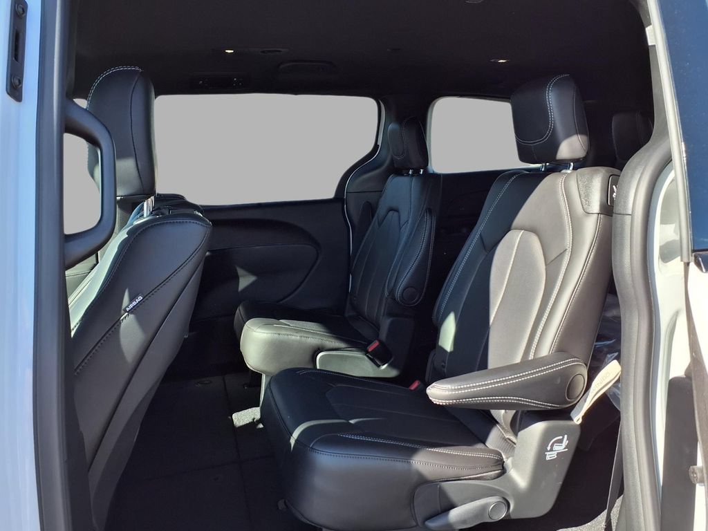 New 2026 Chrysler Pacifica Select FWD image 22