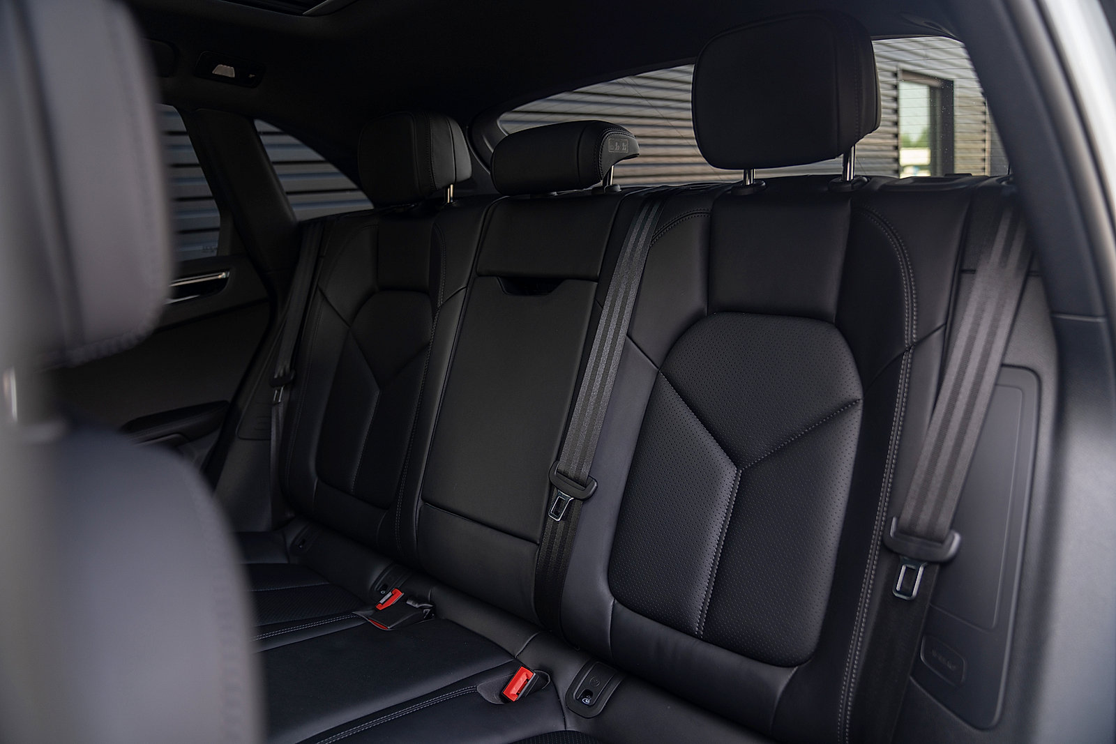 Certified 2025 Porsche Macan AWD/4WD image 20