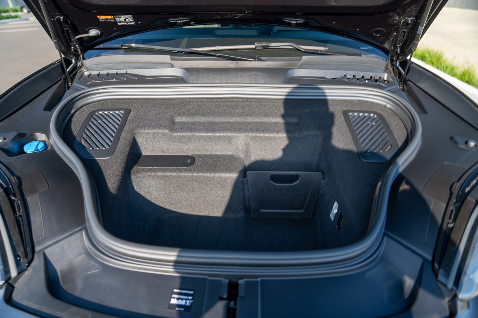 Certified 2025 Porsche Macan 4 Electric AWD/4WD image 29